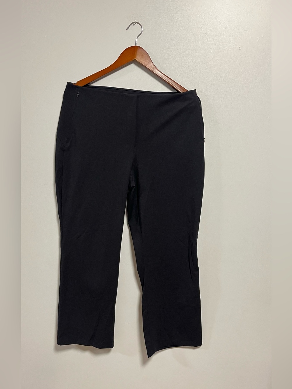 Lululemon Smooth Fit Pull-On High-Rise Cropped Pants Black size 12